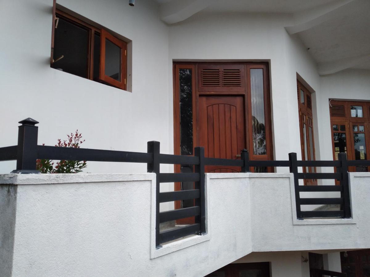 Holly House Homestay เอลลา ภายนอก รูปภาพ